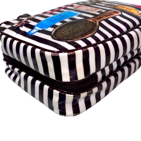 Henri Bendel travel cosmetic bag , minor discoloration on corners, CU initials - Picture 4 of 7